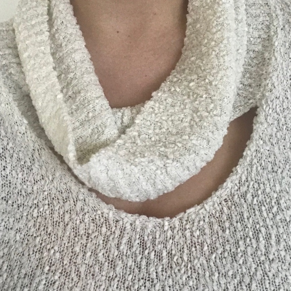 Sweater with turtleneck / open chest! - Picture 4 of 4